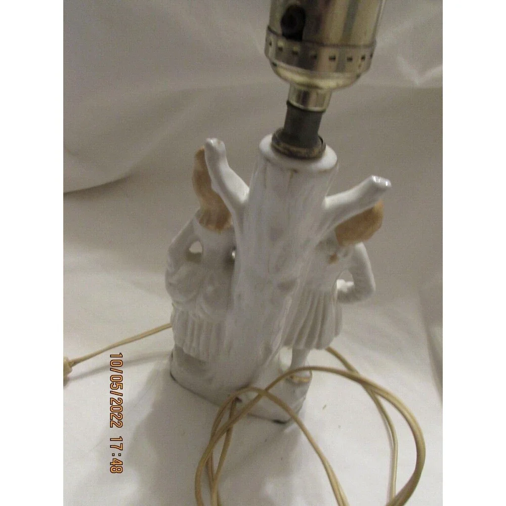 VINTAGE VICTORIAN RENISSANCE FIGURINE FIGURE TABLE LAMP MAN WOMEN